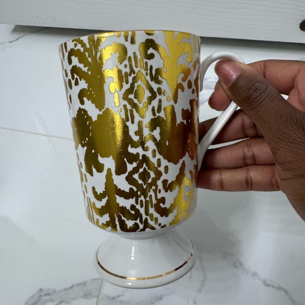 Gold Lilly Pulitzer Mug! - Picture 2 of 5
